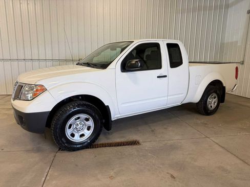Used 2019 Nissan Frontier S RWD image 2