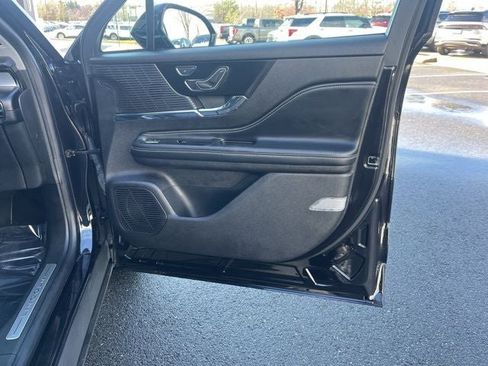 Used 2022 Lincoln Corsair Standard w/ Premium Package image 23