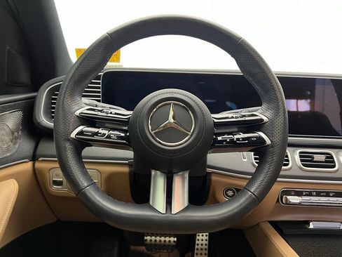 Used 2024 Mercedes-Benz GLS 450 4MATIC image 18