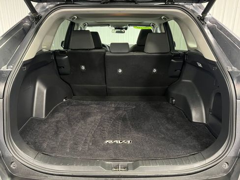 Used 2020 Toyota RAV4 XLE image 7