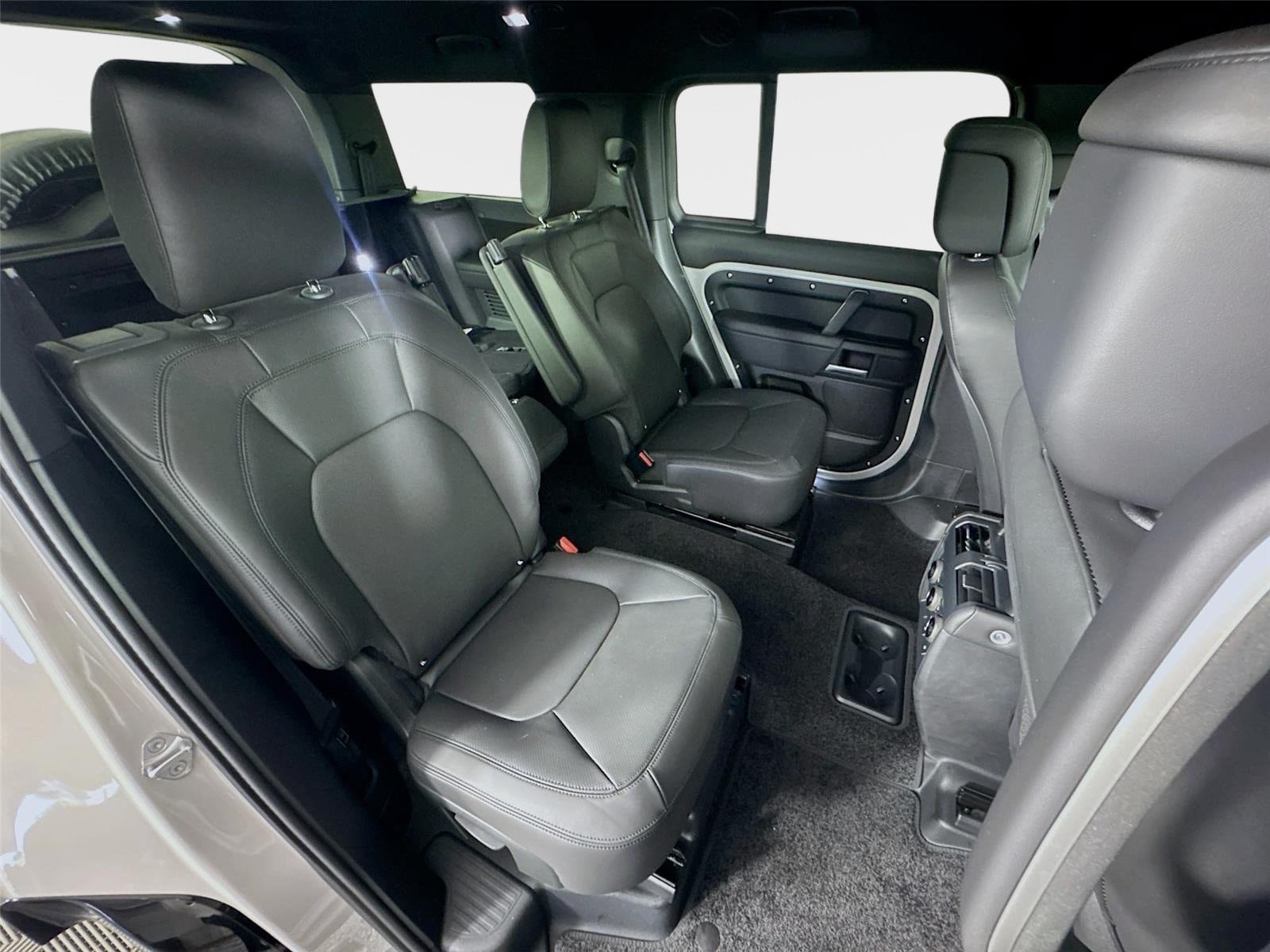 New 2026 Land Rover Defender 130 X-Dynamic SE AWD/4WD image 29