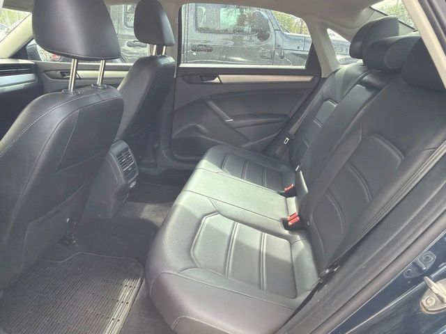 Used 2020 Volkswagen Passat 2.0T SE FWD image 14