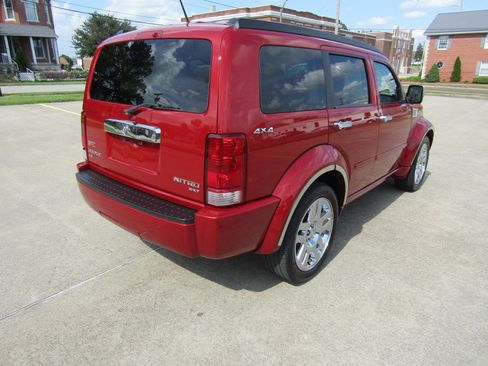 Used 2010 Dodge Nitro SXT AWD/4WD image 3