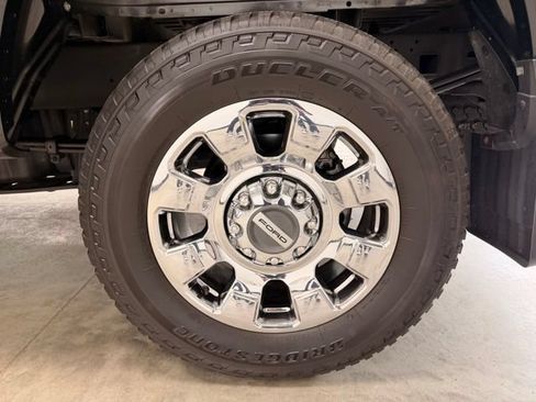 Used 2023 Ford F250 Lariat w/ Lariat Ultimate Package AWD/4WD image 16