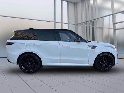 Used 2023 Land Rover Range Rover Sport SE Dynamic image 4