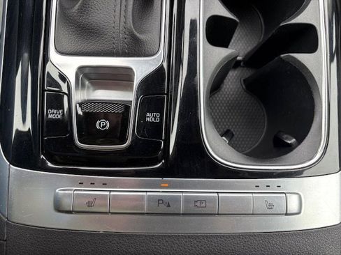 Used 2023 Kia Carnival EX FWD image 18
