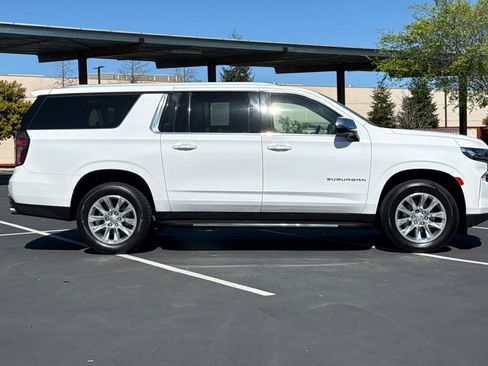 Used 2023 Chevrolet Suburban Premier image 3