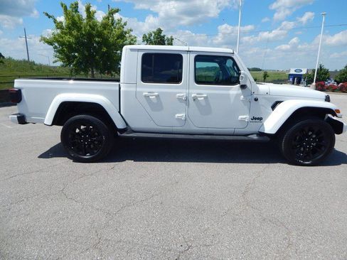 Used 2023 Jeep Gladiator Overland image 2