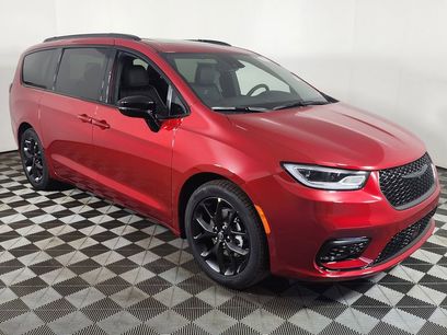 New 2026 Chrysler Pacifica Limited w/ S Appearance Package