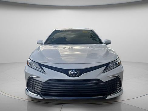 Used 2021 Toyota Camry XLE image 4