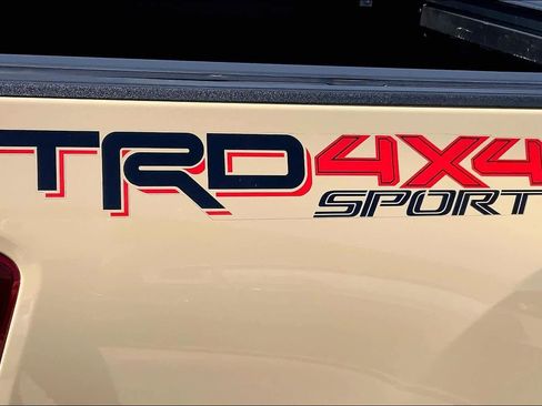 Used 2018 Toyota Tacoma TRD Sport image 10