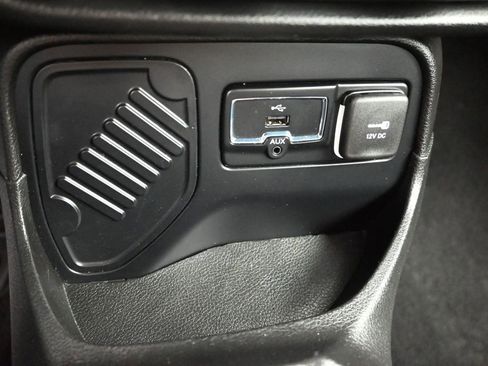 Used 2015 Jeep Renegade Sport w/ Power & Air Group FWD image 15
