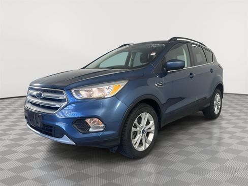 Used 2018 Ford Escape SE w/ SE Sync 3 Package image 3