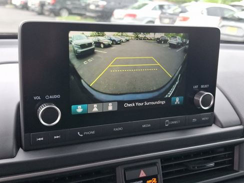 Used 2025 Honda Pilot Sport image 17