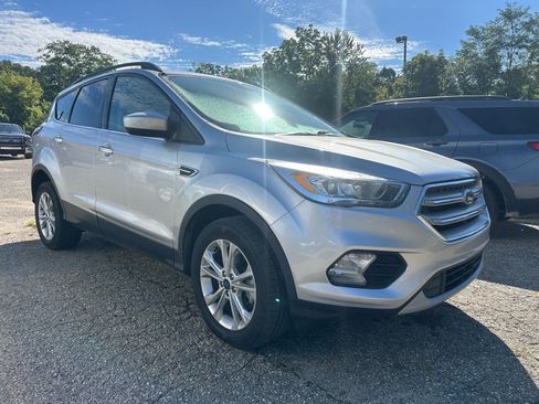 Used 2018 Ford Escape SEL AWD/4WD image 3