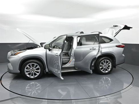 Used 2021 Toyota Highlander Limited FWD image 49