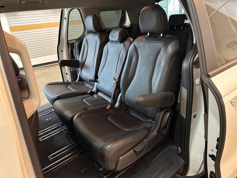 Used 2026 Kia Carnival FWD image 42