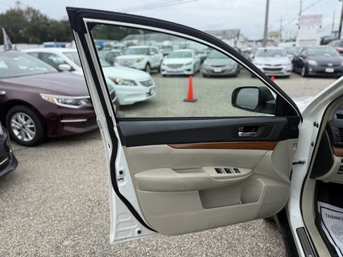 Used 2014 Subaru Outback 2.5i Limited image 9