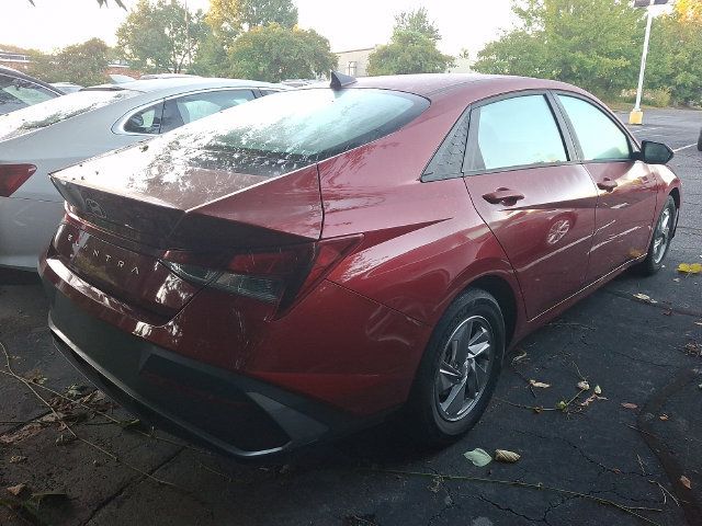 Used 2025 Hyundai Elantra SE FWD image 7