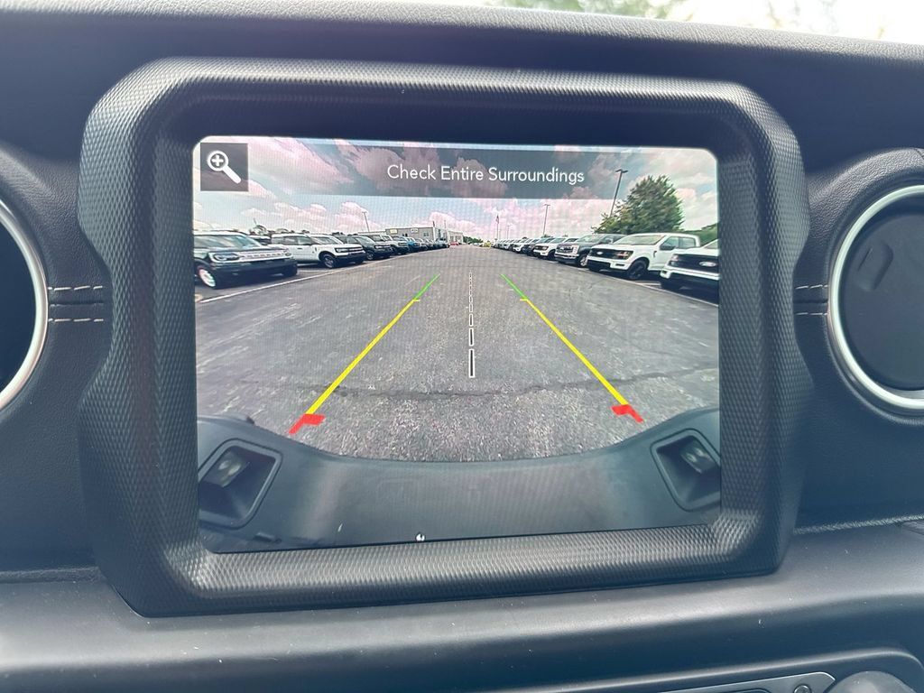 Used 2021 Jeep Gladiator Overland w/ Popular Equipment Package AWD/4WD image 16