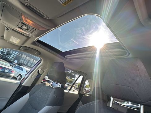 Used 2021 Toyota RAV4 XLE w/ Convenience Package AWD/4WD image 11