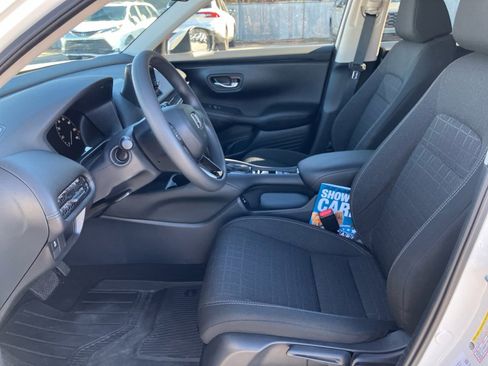 Certified 2025 Honda HR-V LX image 34