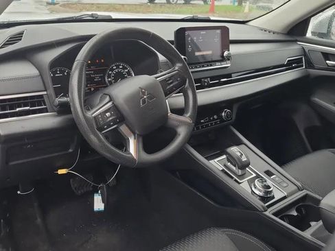 Used 2022 Mitsubishi Outlander ES image 5