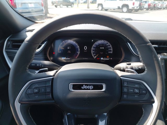 Used 2023 Jeep Grand Cherokee L Laredo RWD image 30