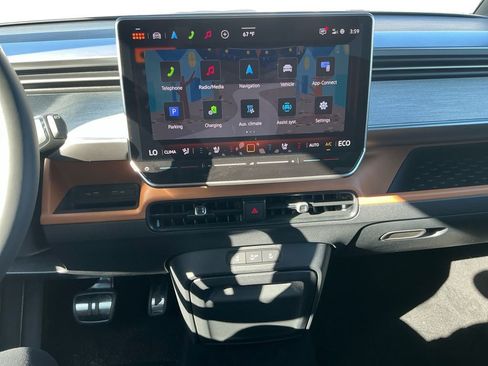 New 2025 Volkswagen ID. Buzz Pro S Plus image 23