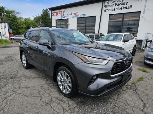 Used 2020 Toyota Highlander Limited AWD/4WD image 1