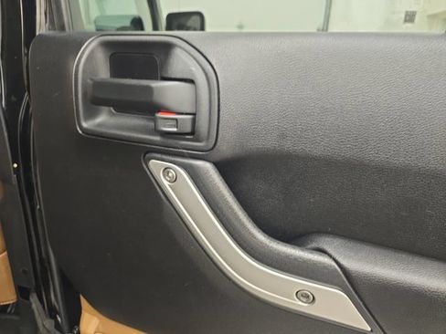 Used 2013 Jeep Wrangler Unlimited Sahara w/ Connectivity Group AWD/4WD image 29
