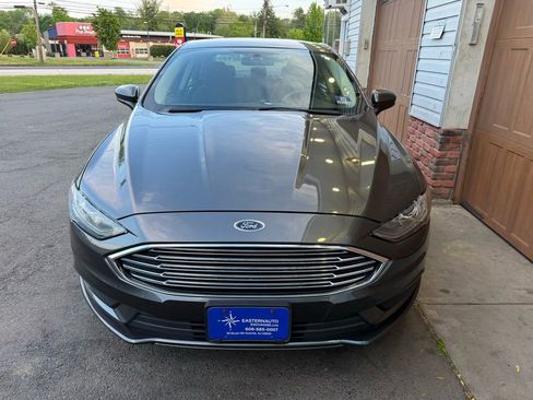 Used 2018 Ford Fusion SE w/ Fusion SE Technology Package FWD image 8