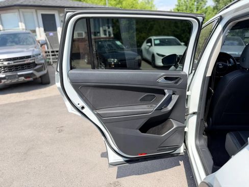 Used 2019 Volkswagen Tiguan SE FWD image 32