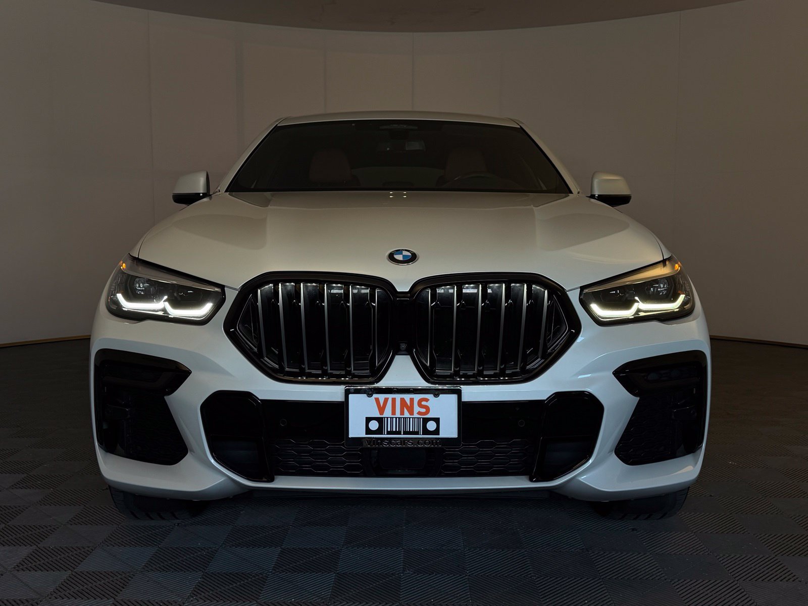 Used 2022 BMW X6 xDrive40i w/ M Sport Package AWD/4WD image 3