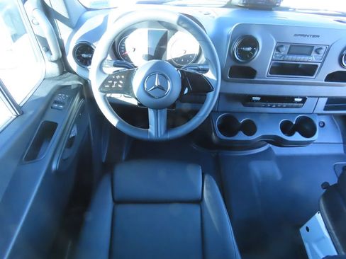 Used 2025 Mercedes-Benz Sprinter 2500 image 11