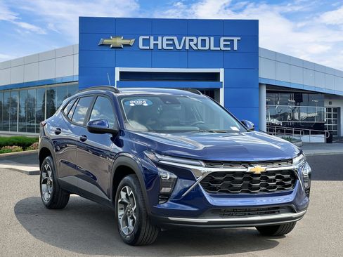 Certified 2024 Chevrolet Trax LT w/ Driver Confidence Package FWD image 6