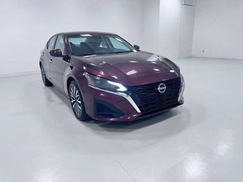 Used 2023 Nissan Altima 2.5 SV FWD image 5