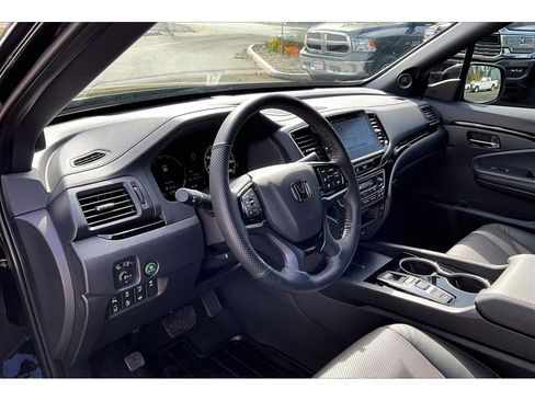 Used 2025 Honda Ridgeline Black Edition image 14