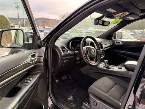 Used 2020 Jeep Grand Cherokee Laredo image 18