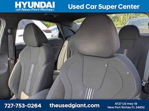 Used 2025 Hyundai Elantra Sport FWD image 3