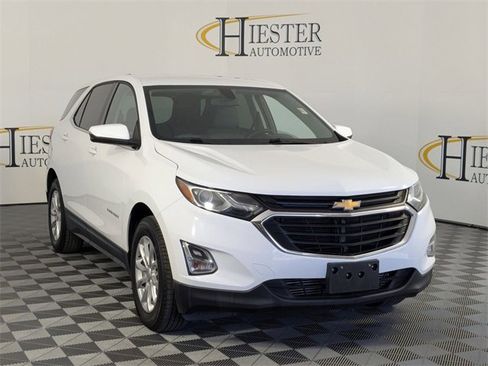 Used 2018 Chevrolet Equinox LT image 2