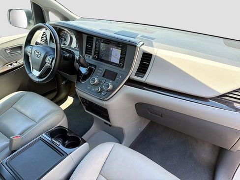 Used 2018 Toyota Sienna XLE Premium AWD/4WD image 28
