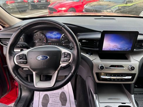 Used 2015 Ford Transit Connect XLT image 11