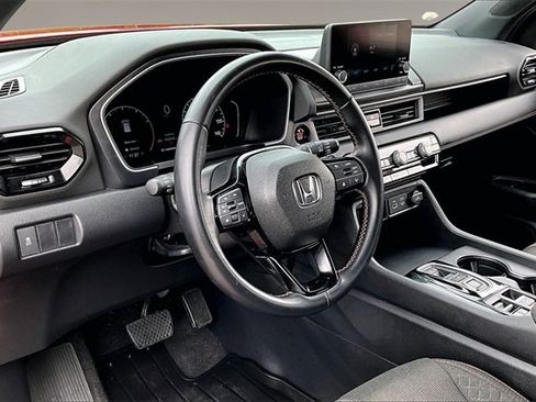 Used 2025 Honda Pilot Sport image 17