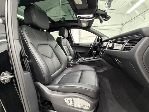 Certified 2025 Porsche Macan image 23