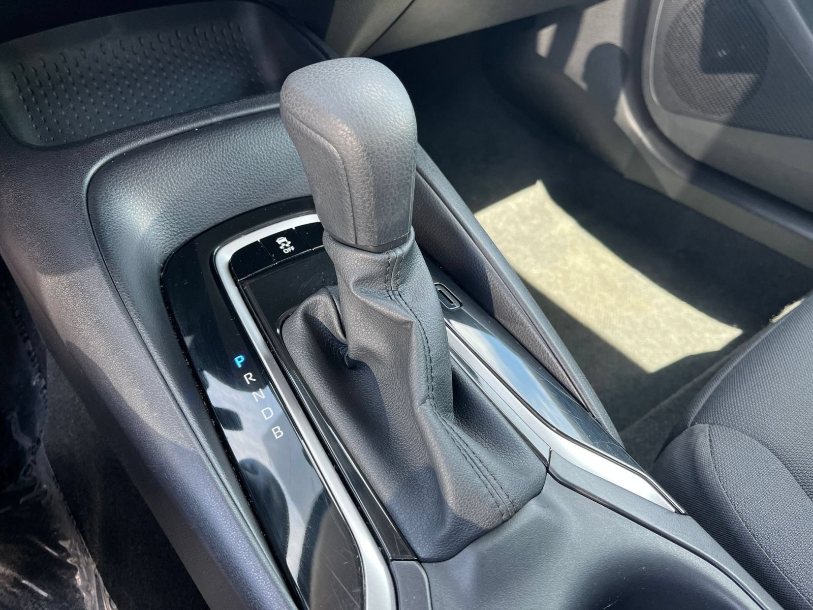 Used 2025 Toyota Corolla LE FWD image 40