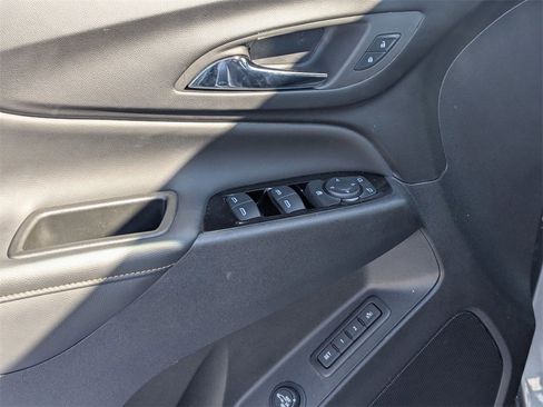 Used 2024 Chevrolet Equinox Premier image 11