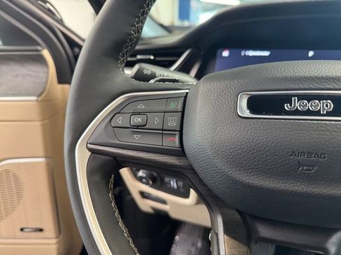 Used 2024 Jeep Grand Cherokee Limited w/ Luxury Tech Group II AWD/4WD image 18