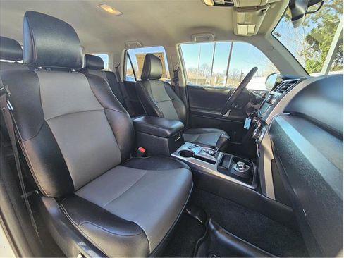 Used 2018 Toyota 4Runner SR5 Premium image 4