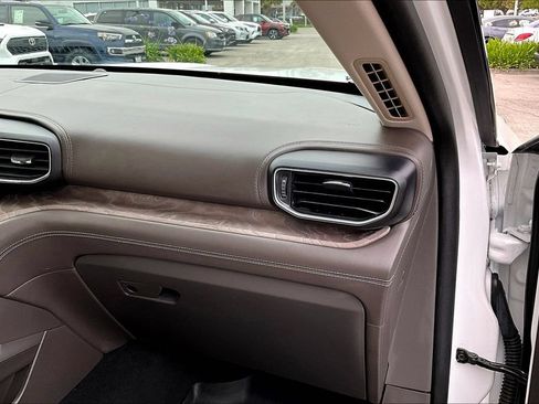 Used 2023 Ford Explorer Platinum w/ Technology Package RWD image 27